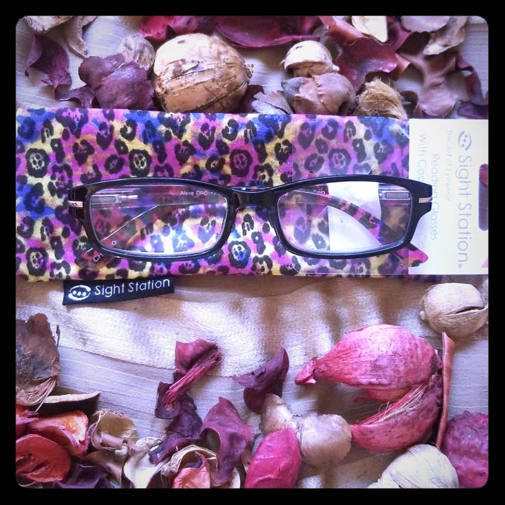 Magnivision by Foster Grant +2.50 women with case